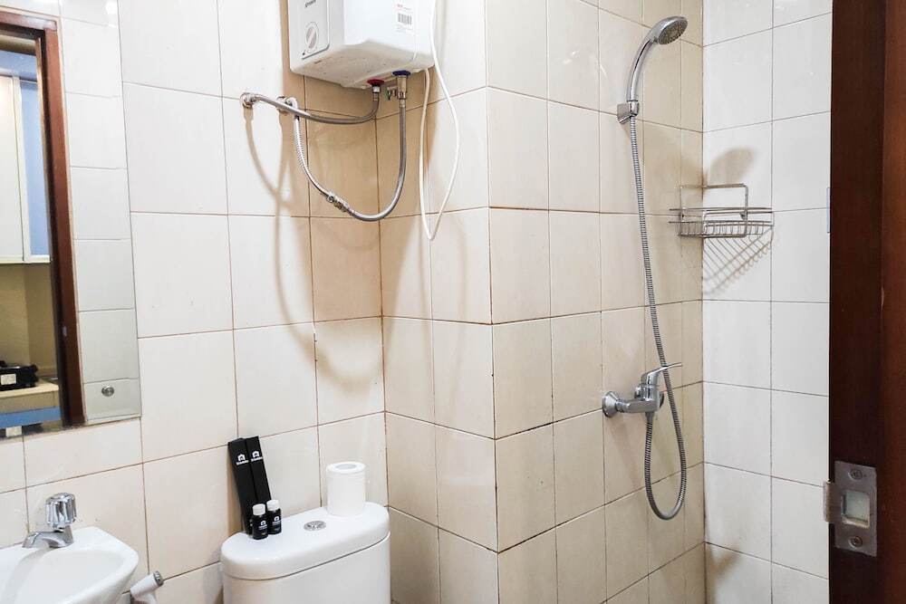 Макассар: Comfortable Studio Room At Vida View Makassar Apartment