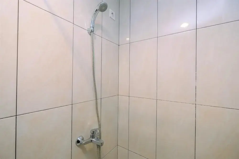 Бекаси: Comfortable Studio Room At Grand Kamala Lagoon Apartment