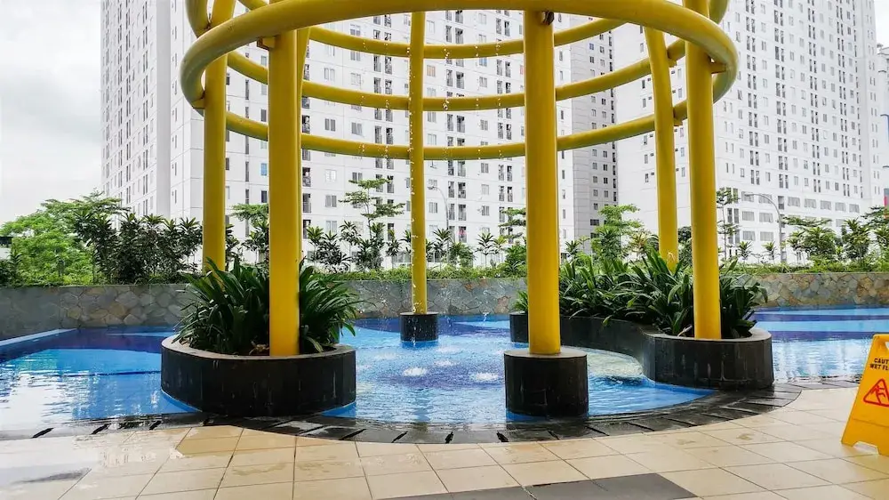 Джакарта: Scenic 2Br With City View At Bassura City Apartment