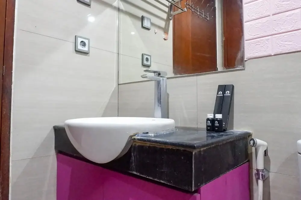 Сурабая: Luxurious 2Br Connected To Marvel City Mall At The Linden Apartment