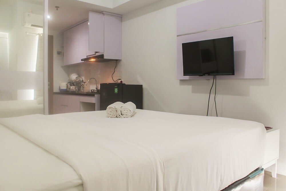 Караванг: Simple And Homey Studio At Tamansari Mahogany Karawang Apartment