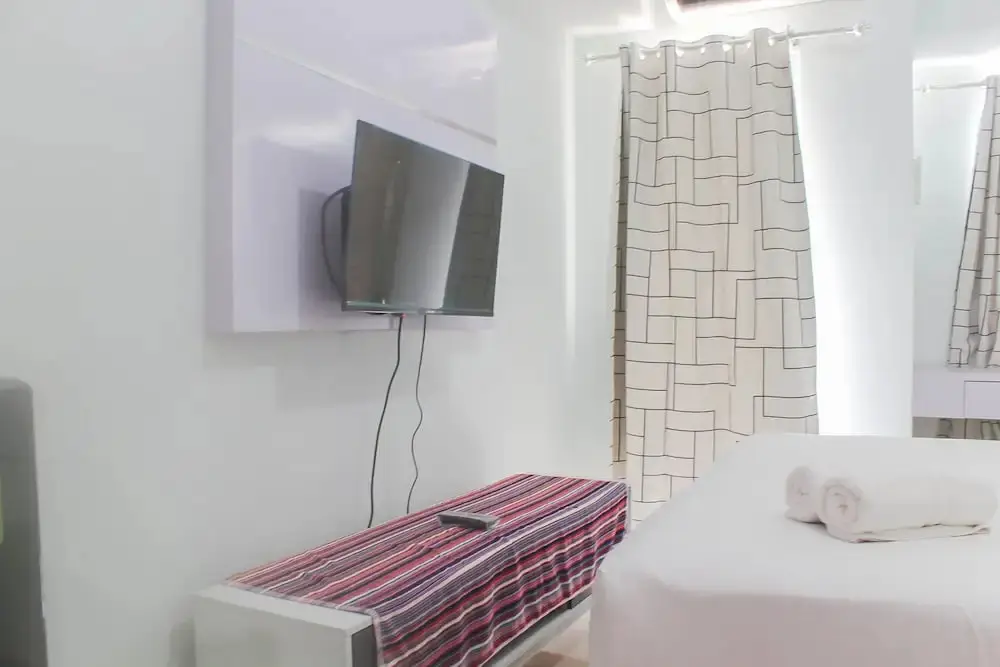 Simple And Homey Studio At Tamansari Mahogany Karawang Apartment — фото 1
