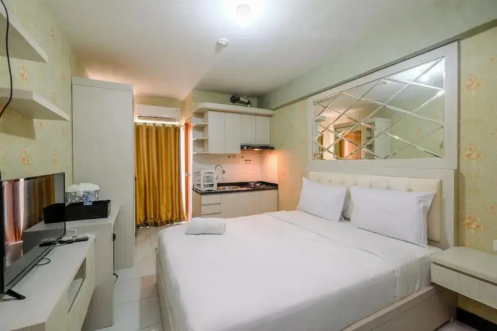 Депок: Relax And Homey Studio Room At Cinere Resort Apartment