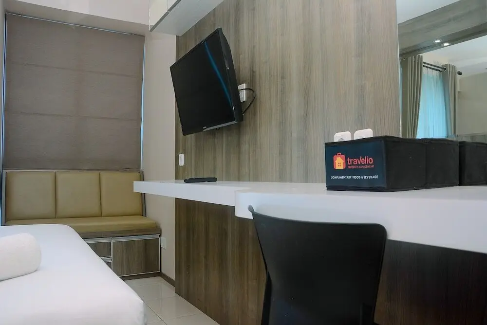 Джакарта: Comfy And Best Deal Studio Room Tifolia Apartment By Travelio
