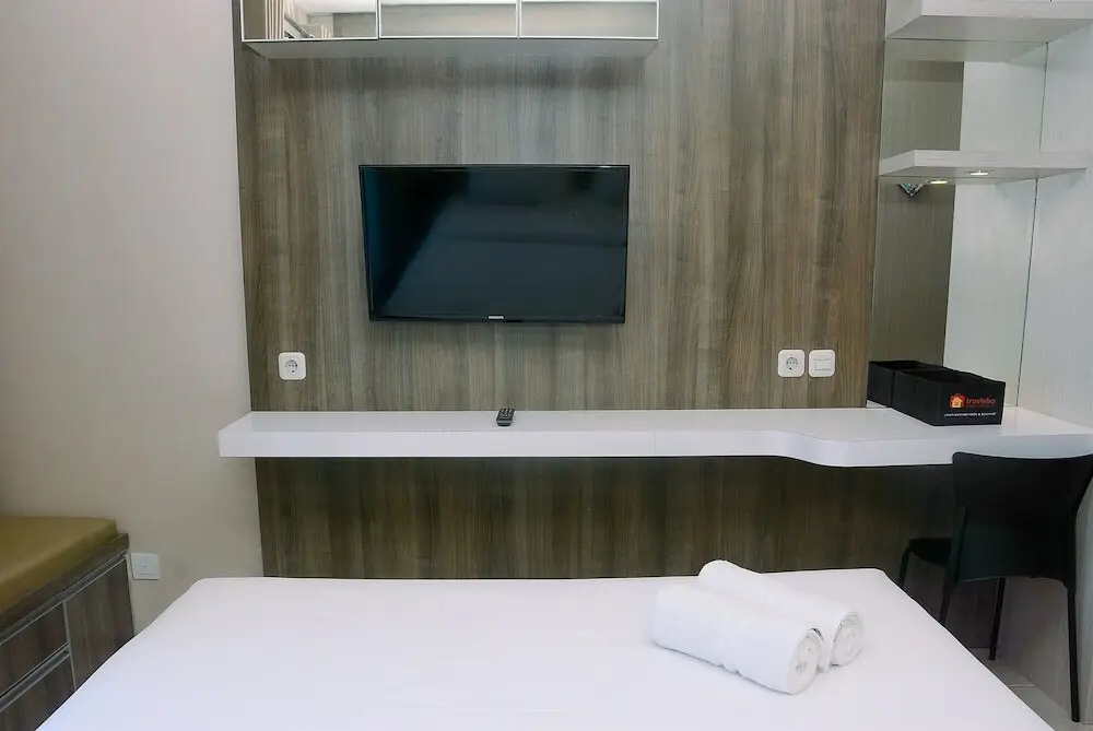 Comfy And Best Deal Studio Room Tifolia Apartment By Travelio — фото 1