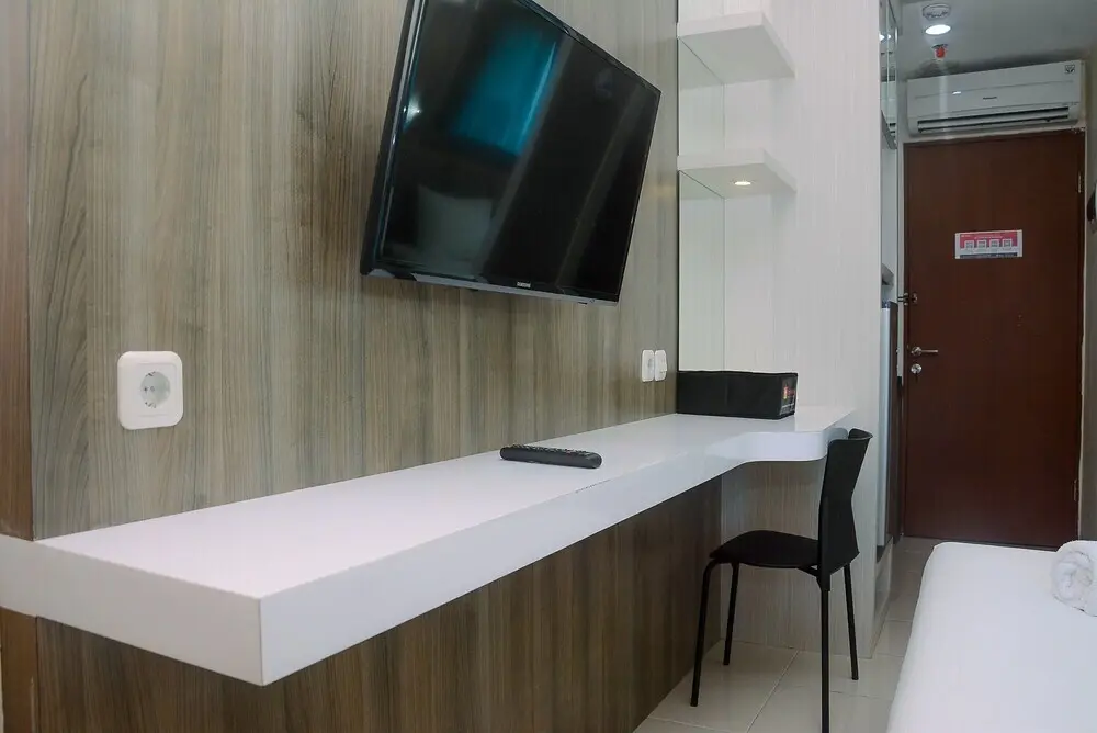 Джакарта: Comfy And Best Deal Studio Room Tifolia Apartment By Travelio