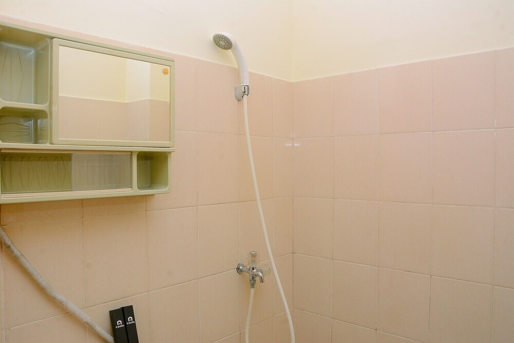 Джакарта: Comfy And Best Deal Studio Room Tifolia Apartment By Travelio