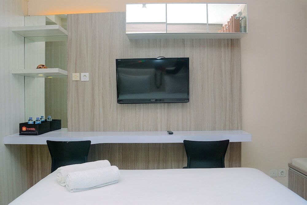 Cozy With Good Location Studio At Tifolia Apartment By Travelio — фото 1