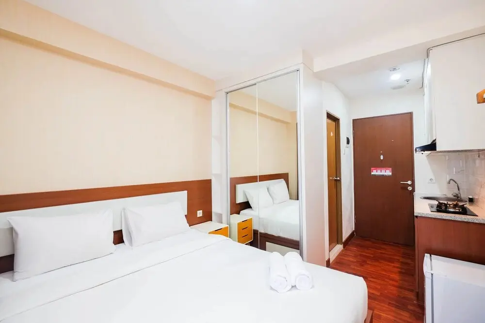 Джакарта: Cozy And Simply Studio Tifolia Apartment Near Kelapa Gading By Travelio