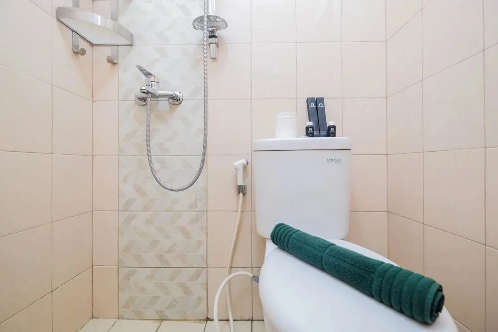 Джакарта: Cozy And Simply Studio Tifolia Apartment Near Kelapa Gading By Travelio
