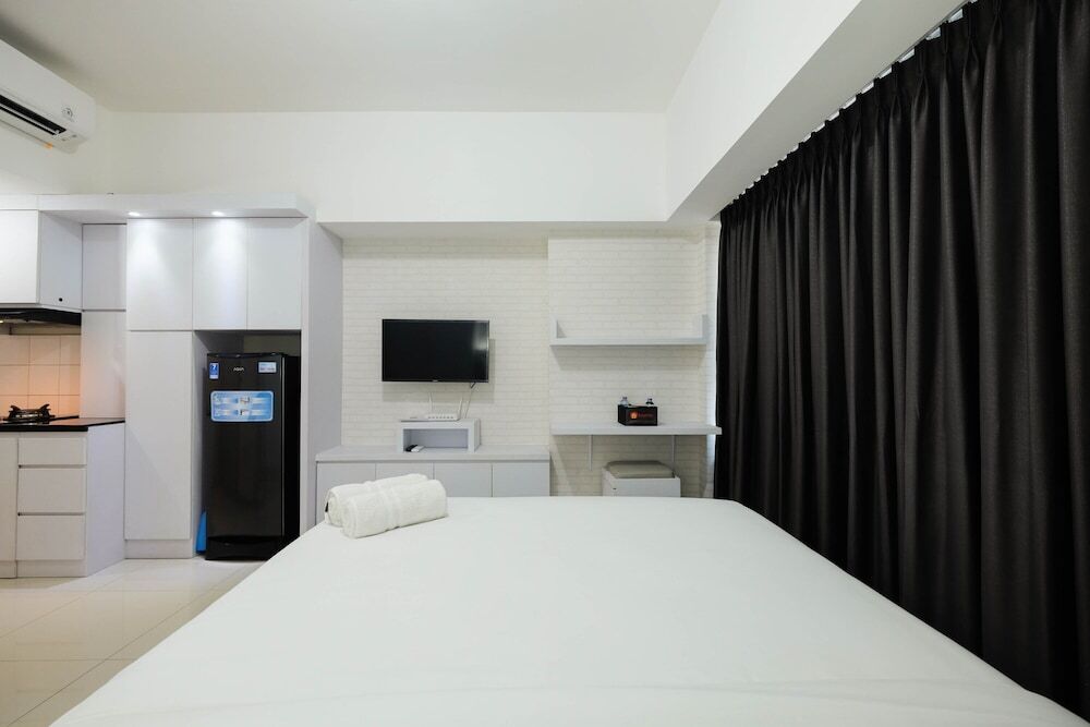 Бекаси: Modern White Studio At Springlake Summarecon Bekasi Apartment By Travelio