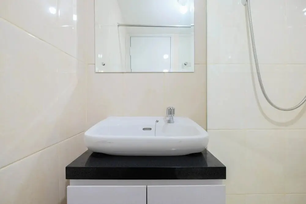 Бекаси: Modern White Studio At Springlake Summarecon Bekasi Apartment By Travelio