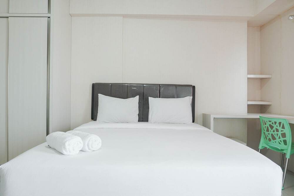 Депок: Cozy Studio At Park View Condominium Margonda Apartment