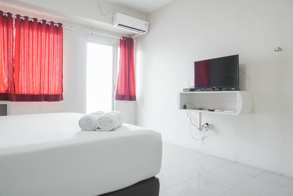 Депок: Cozy Studio At Park View Condominium Margonda Apartment