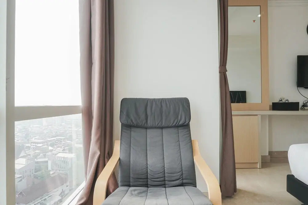 Джакарта: Minimalist And Strategic Studio Room At Menteng Park Apartment