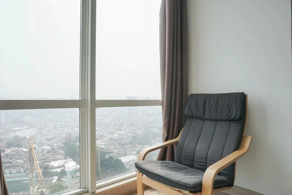 Джакарта: Minimalist And Strategic Studio Room At Menteng Park Apartment