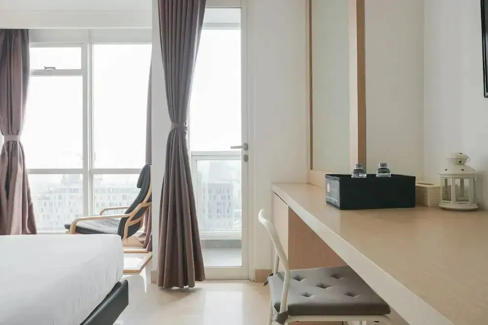 Джакарта: Minimalist And Strategic Studio Room At Menteng Park Apartment
