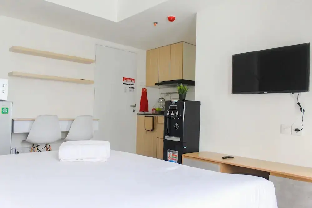 Южный Тангеранг: Cozy Living Studio Room At Urbantown Serpong Apartment