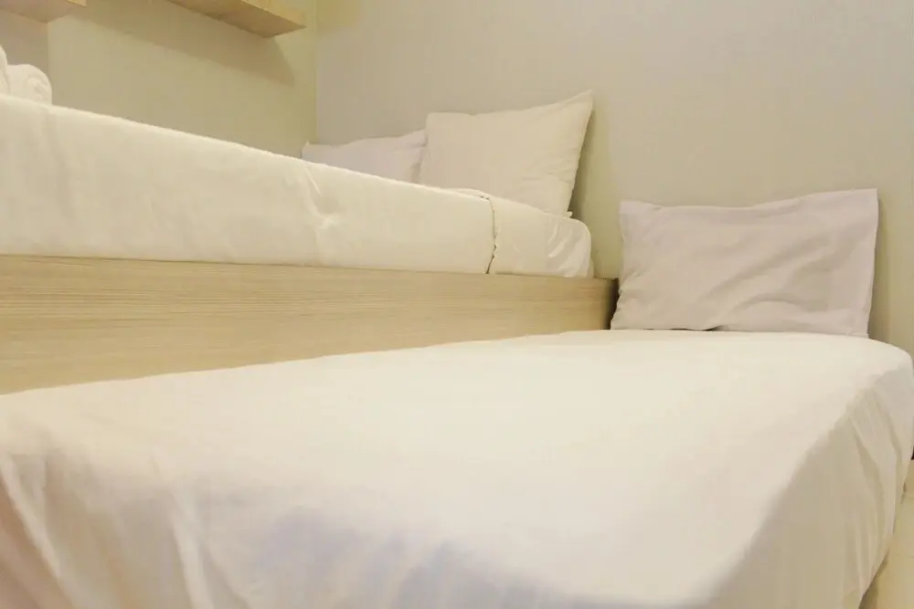 Джакарта: Fresh And Bright Studio Room At Nifarro Park Apartment