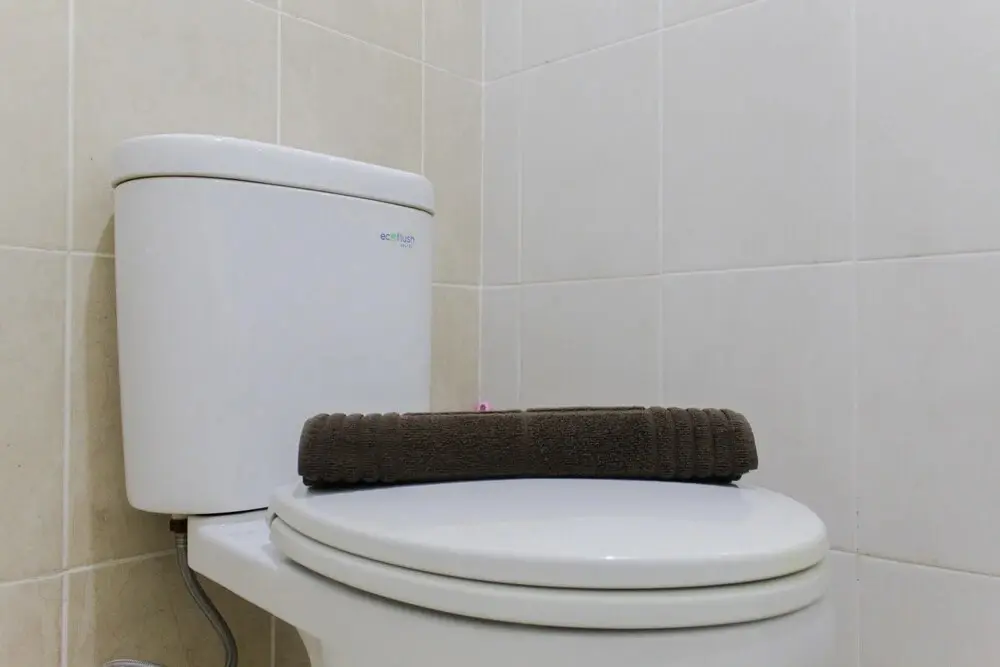 Джакарта: Fresh And Bright Studio Room At Nifarro Park Apartment