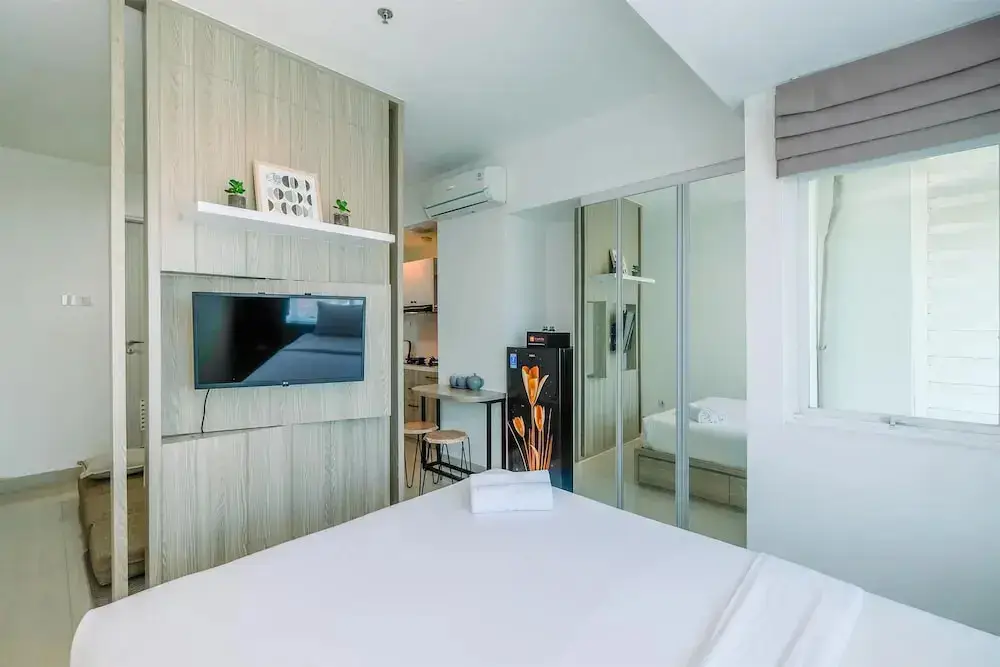 Бекаси: Fully Furnished With Comfy Design Studio Grand Kamala Lagoon Apartment