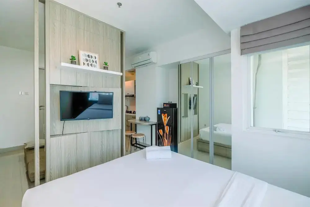 Бекаси: Fully Furnished With Comfy Design Studio Grand Kamala Lagoon Apartment