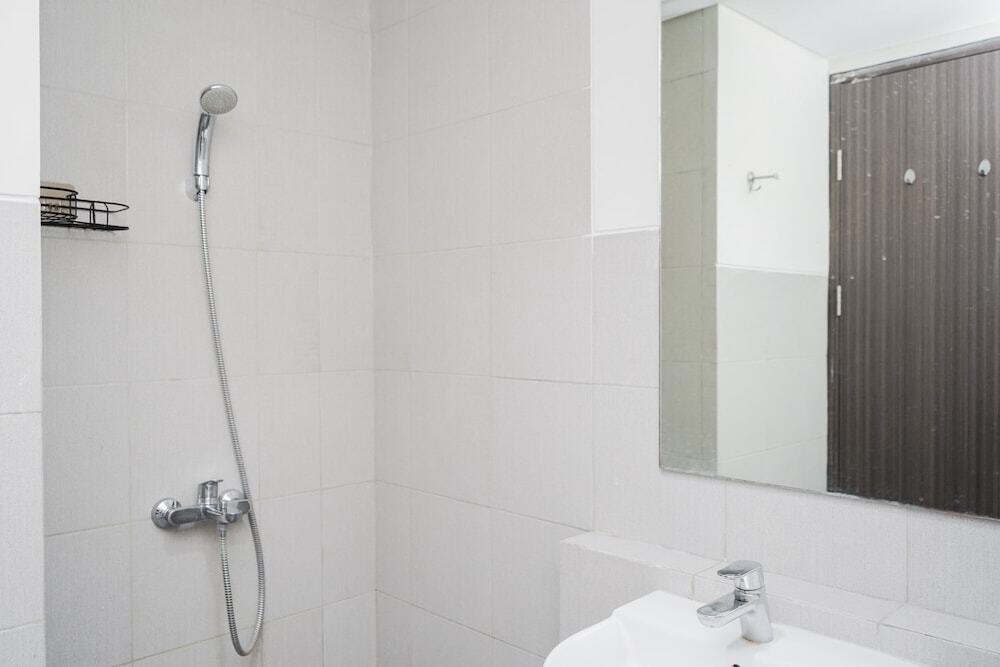 Южный Тангеранг: Comfy And Minimalist Studio At Bintaro Icon Apartment