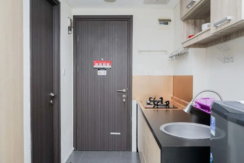 Южный Тангеранг: Comfy And Minimalist Studio At Bintaro Icon Apartment