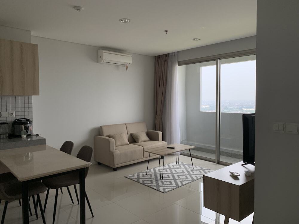 Тангеранг: Comfortable And High Floor 1Br Paddington Heights Apartment