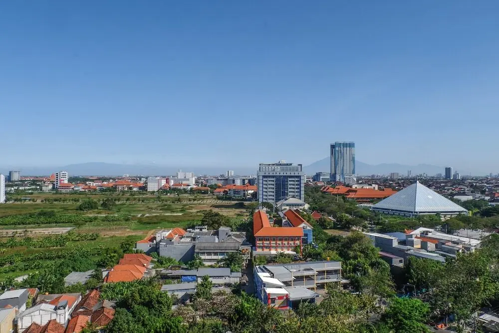 Сурабая: Cozy And Vibrant Studio Apartment At Taman Melati Surabaya