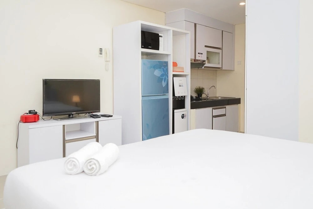 Южный Тангеранг: Comfy and Homey Studio at Bintaro Plaza Residence Tower Altiz Apartment