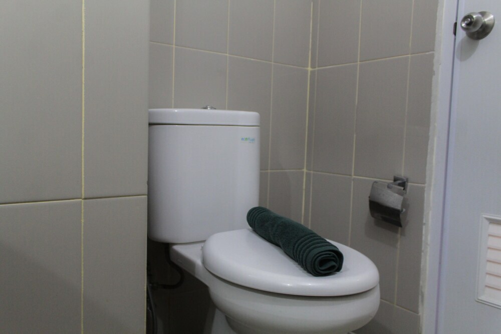 Южный Тангеранг: Stylish and Modern Studio Apartment at Bintaro Plaza Residence