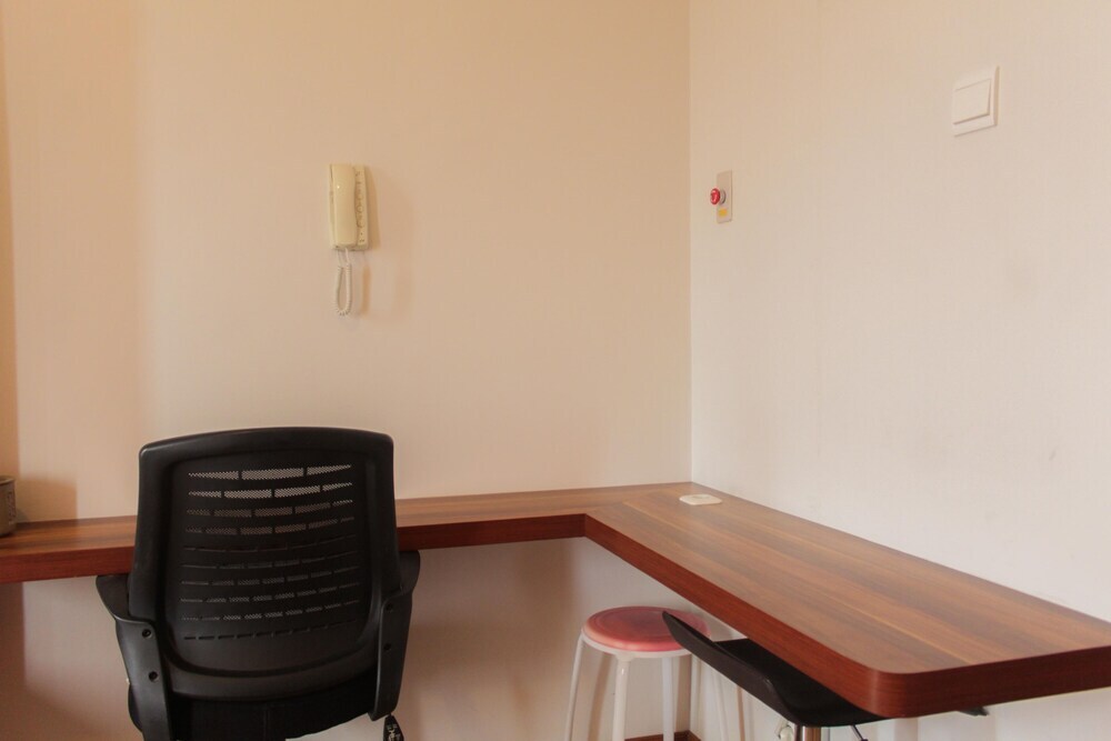 Южный Тангеранг: Stylish and Modern Studio Apartment at Bintaro Plaza Residence