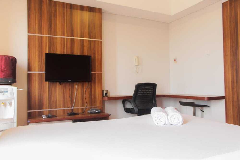 Южный Тангеранг: Stylish and Modern Studio Apartment at Bintaro Plaza Residence