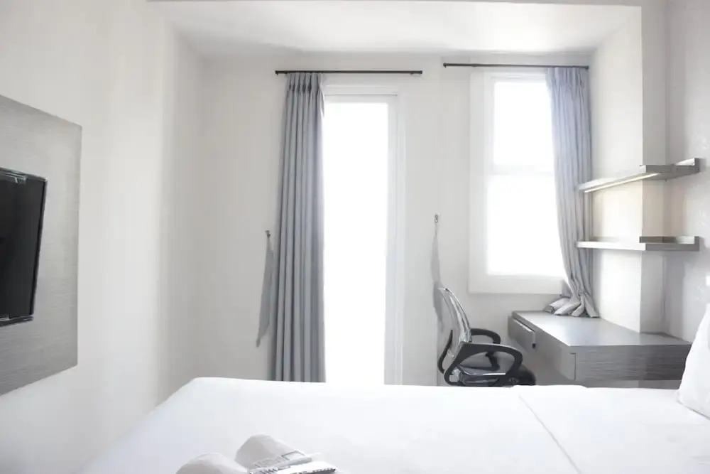 Бандунг: Simply 2BR without Living Room Apartment at Parahyangan Residence