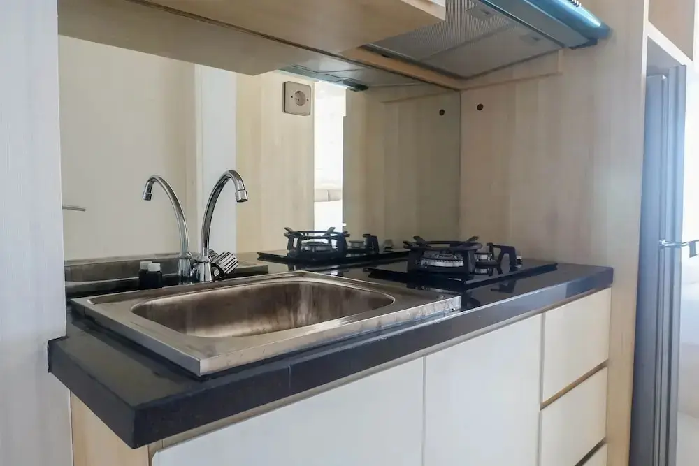 Сурабая: Comfortable and Well Appointed Studio Apartment Supermall Mansion