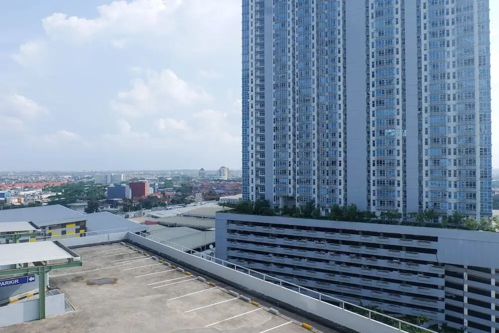 Сурабая: Comfortable and Well Appointed Studio Apartment Supermall Mansion