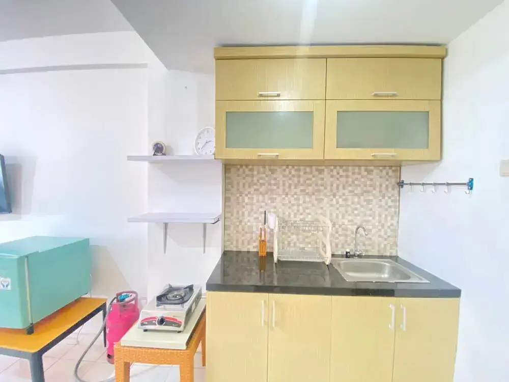 Бандунг: Spacious Studio Room with Sofa Bed at Emerald Towers Apartment