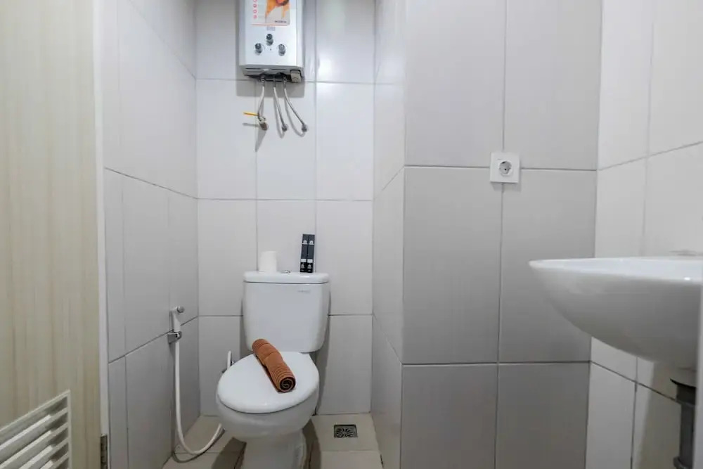 Бекаси: Comfy and Modern 2BR Grand Kamala Lagoon Apartment