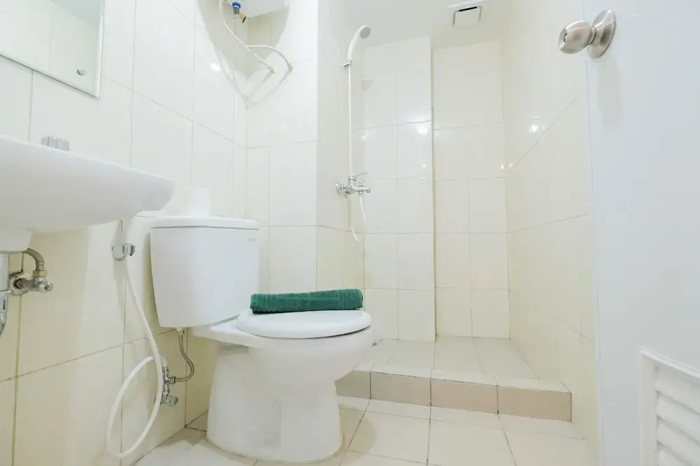 Бекаси: Spacious 2BR Apartment at The Springlake Summarecon Bekasi