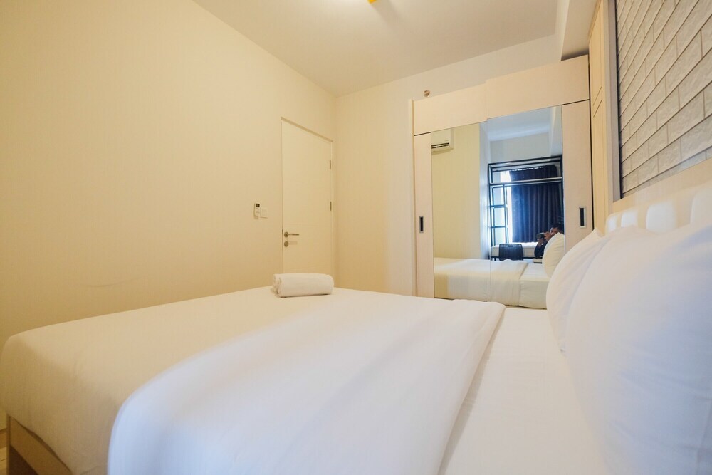 Бекаси: Spacious 2BR Apartment at The Springlake Summarecon Bekasi