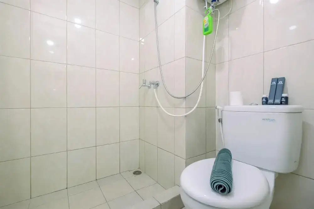 Бекаси: Simple and Comfy Studio at Springlake Summarecon Bekasi Apartment