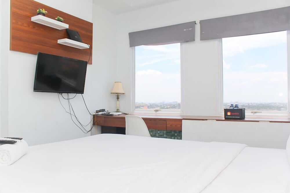 Бекаси: Comfort and Homey Studio at Patraland Urbano Apartment