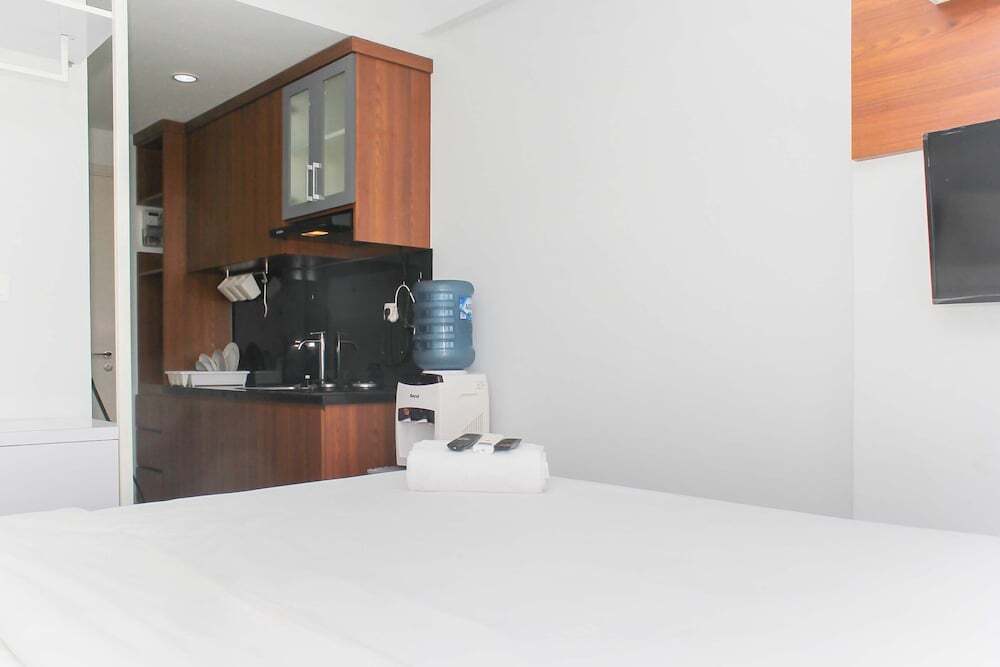 Бекаси: Comfort and Homey Studio at Patraland Urbano Apartment