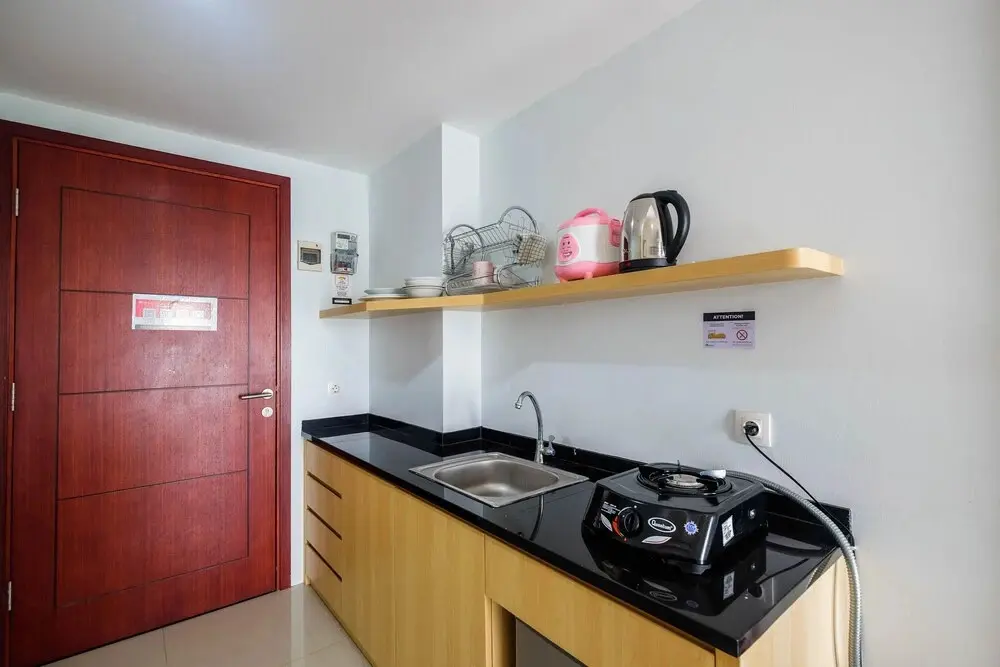 Караванг: Homey and Comfy Studio Tamansari Mahogany Apartment