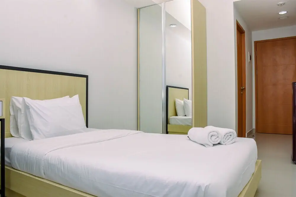 Депок: Elegant Studio with Single Bed at Evenciio Margonda Apartment