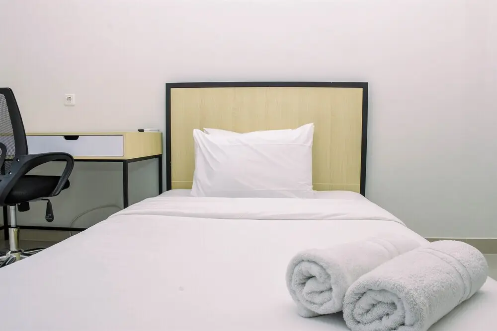 Депок: Elegant Studio with Single Bed at Evenciio Margonda Apartment