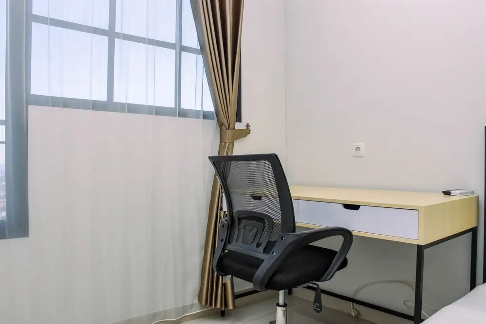 Депок: Elegant Studio with Single Bed at Evenciio Margonda Apartment