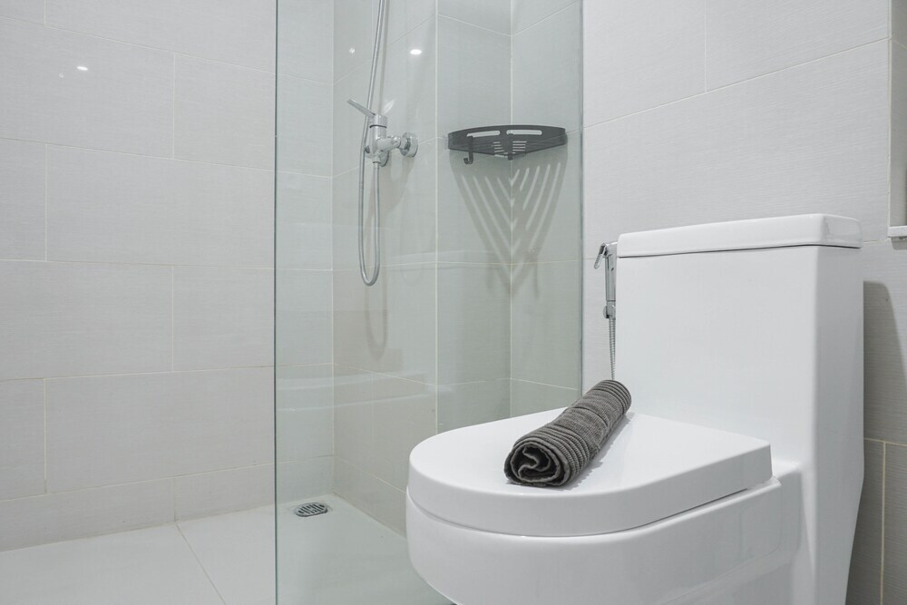 Джакарта: Cozy and Nice Studio at Daan Mogot City Apartment