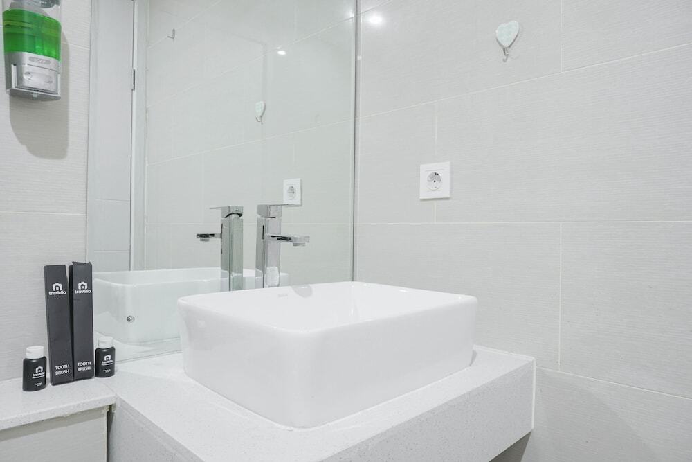 Джакарта: Cozy and Nice Studio at Daan Mogot City Apartment
